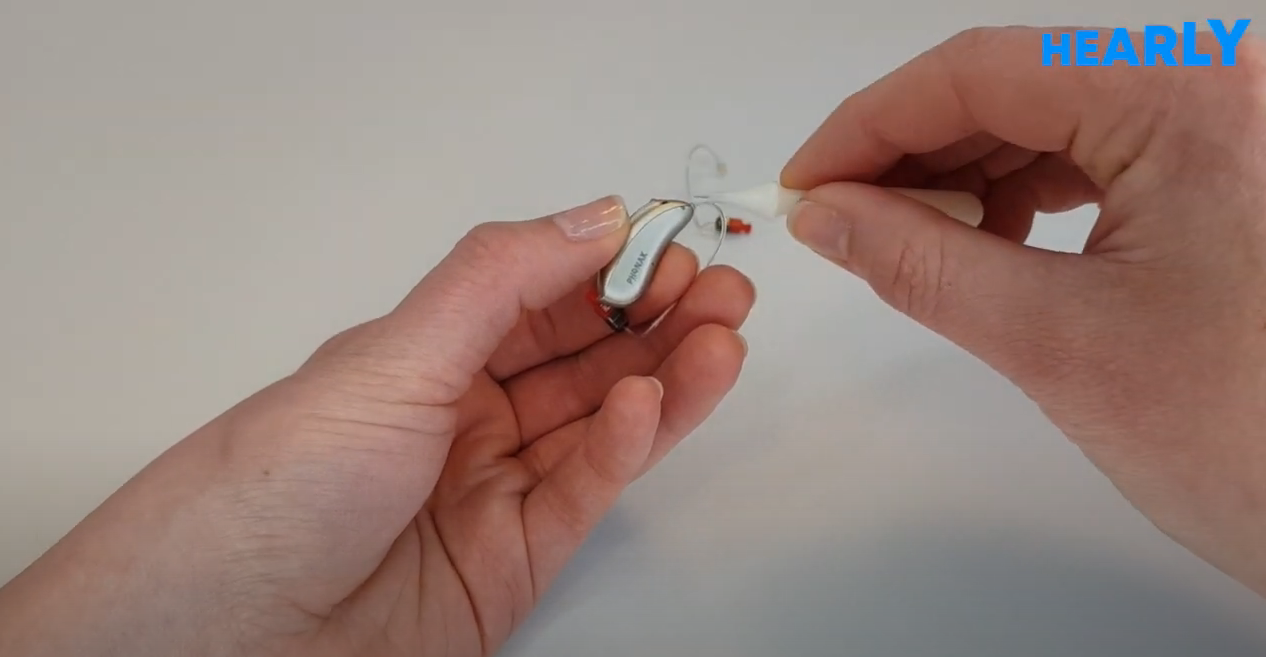 Instructional videos of Phonak hearing aids